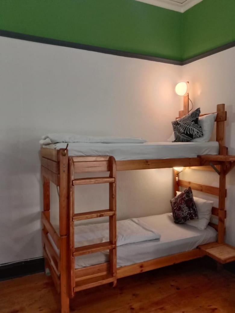 Zebra Crossing Backpacker Hostel *