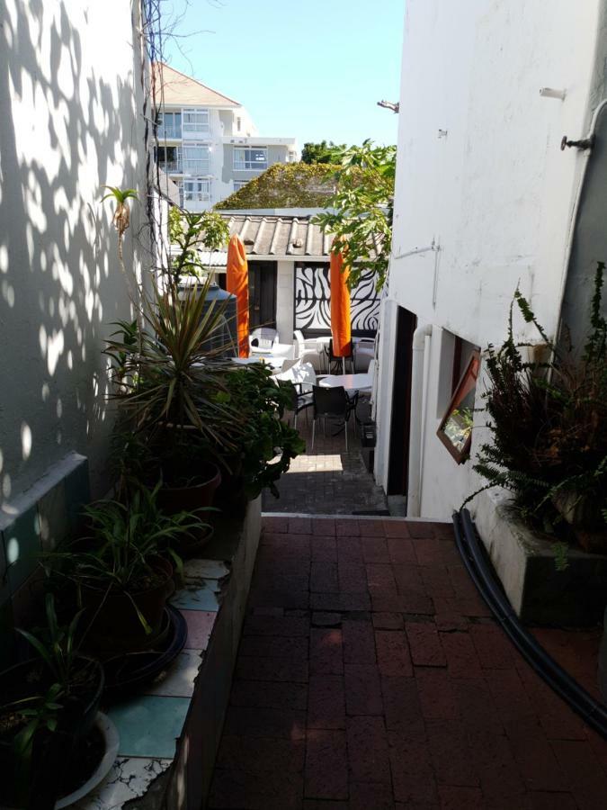 Zebra Crossing Backpacker Hostel *